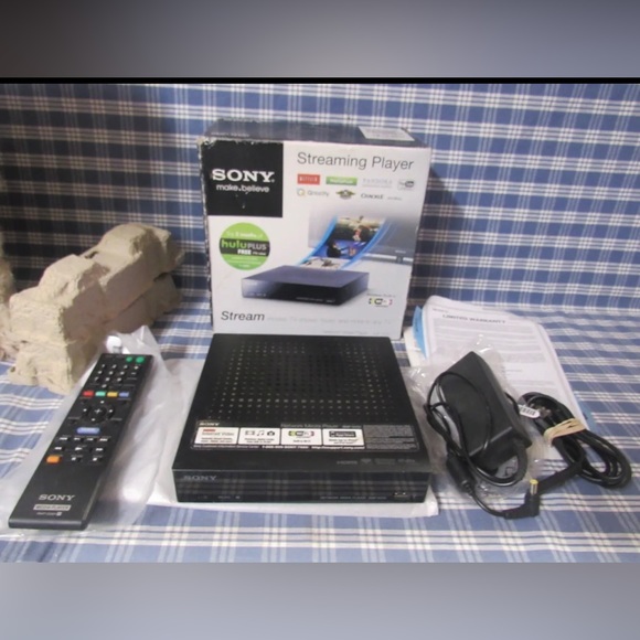 Sony SMP-N100 Streaming Media Player with Remote. - Picture 3 of 5